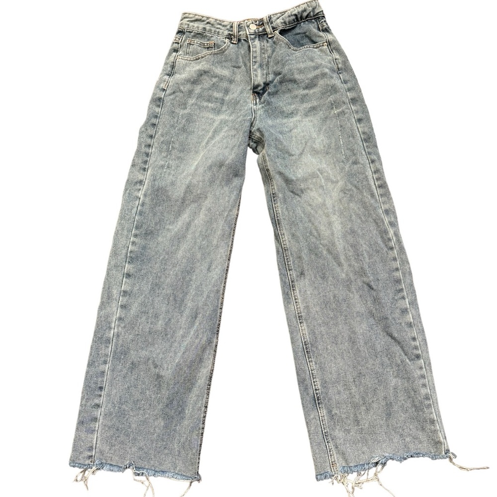 Dazy jeans Wide legged and frayed bottom.